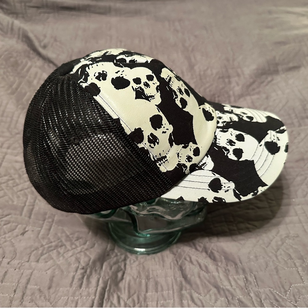 Black & White Skulls 💀💀💀Trucker Hat SnapBack adjustable Cap